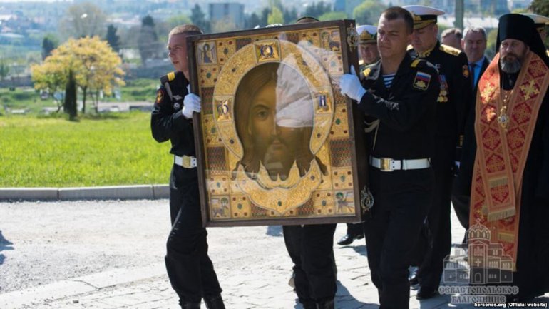 В окупований Крим привезли "бойову" ікону Путіна - фото 1