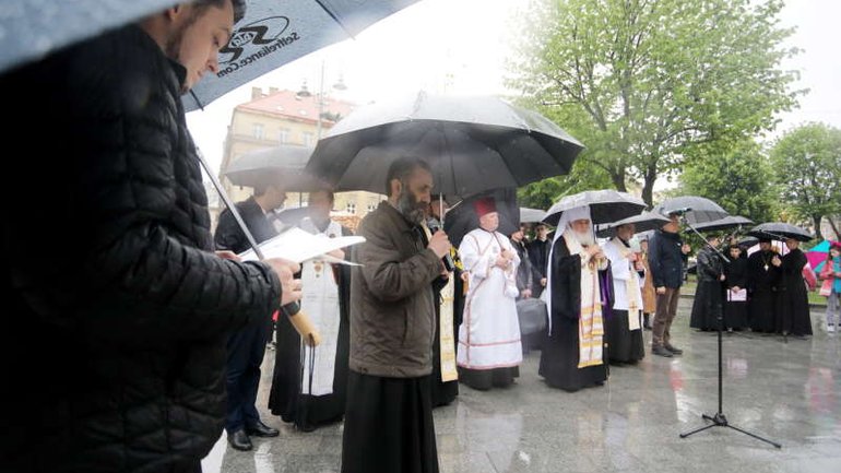 Молитва за Львів зібрала представників різних конфесій у центрі міста - фото 1