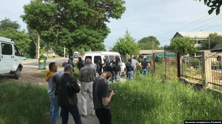 ЄС закликав РФ звільнити затриманих в окупованому Криму татар - фото 1