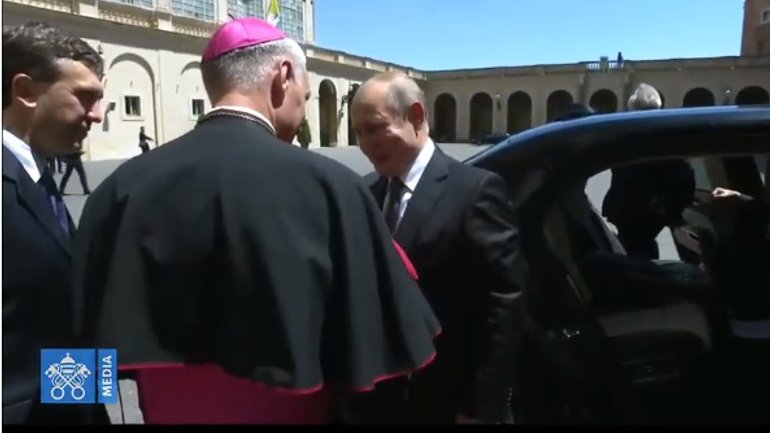 Путін запізнився на зустріч із Папою Римським на годину - фото 1