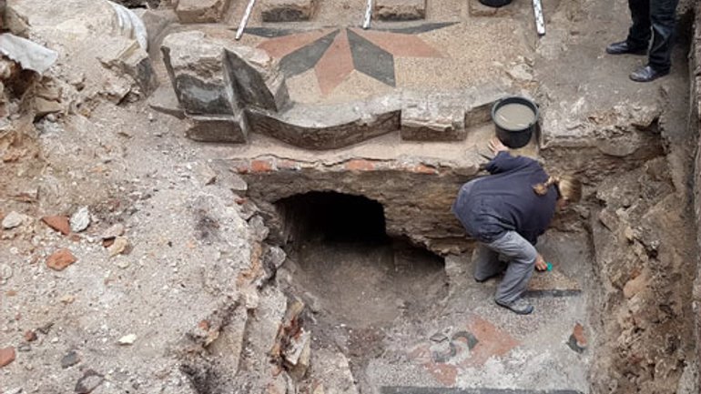 В руинах синагоги Вильнюса нашли сокровища 18 века - фото 1