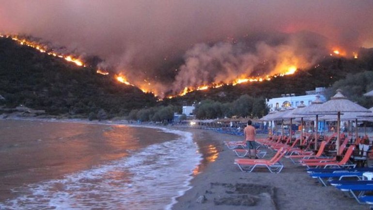 У Греції через пожежу евакуювали монастир - фото 1