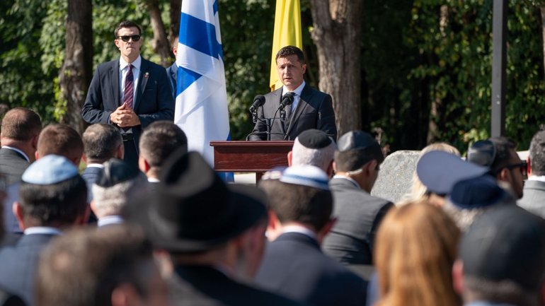 Потрібно об’єднати зусилля, щоб не допустити будь-яких проявів антисемітизму та нетерпимості – Президент України у Бабиному Яру - фото 1