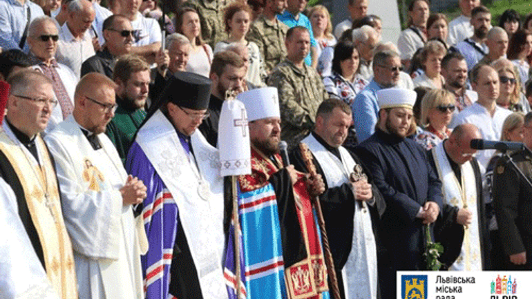 У День Незалежності у містах України відбулися панахиди - фото 1