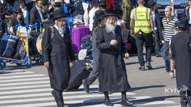 В Украину прибыли более 200 паломников-хасидов на празднование иудейского Нового года - фото 1