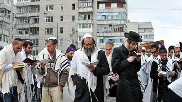 Лише за один день в Україну з Ізраїлю приїхало 23 тисячі паломників-хасидів - фото 1