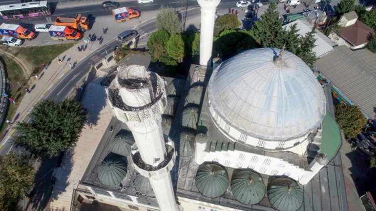 Від землетрусу в Стамбулі постраждала мечеть - фото 1