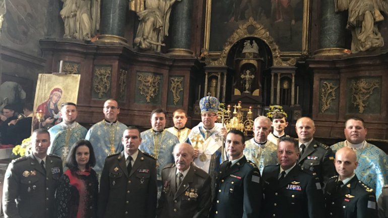 Офіцери ЗСУ разом з іноземними колегами молилися в Гарнізонному храмі Львова - фото 1