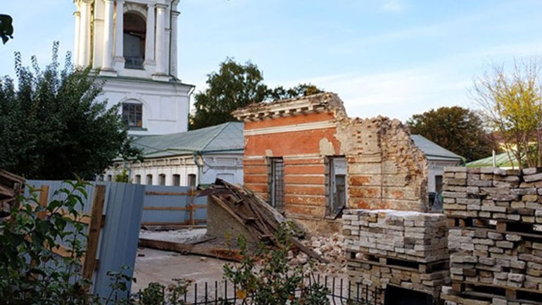 Під виглядом реставрації у Києві розбирають стіни будинку-пам’ятки 1811 року - фото 1