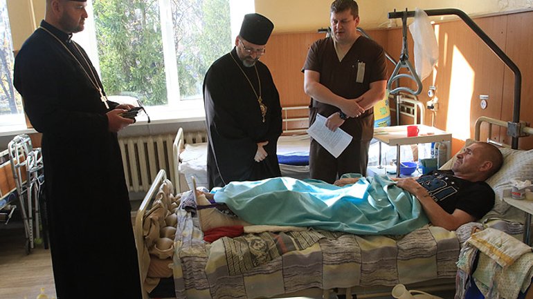 Патріарх Святослав відвідав військовий госпіталь у Києві - фото 1