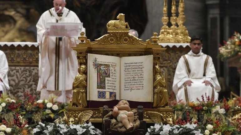 Папа Франциск очолив нічну Різдвяну Месу у Ватикані - фото 1