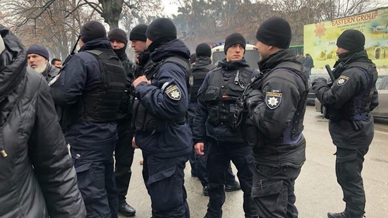 Біля мечеті у Києві затримали 20 людей без документів: шейх Ісмагілов обурений - фото 1