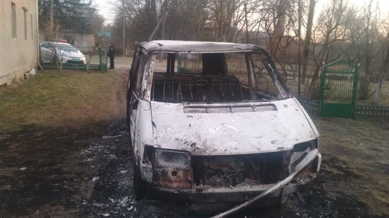 Священнику ПЦУ спалили авто на Волині - фото 1