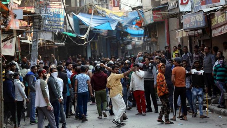 У столиці Індії триває криваве релігійне протистояння: загинуло 24 людини - фото 1