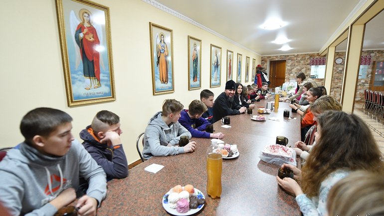 Діти з Луганщини зустрілися з Предстоятелем ПЦУ - фото 1
