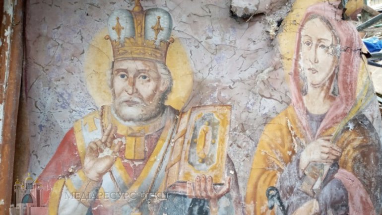 На Тернопільщині під час перекриття даху храму знайшли старовинні ікони - фото 1