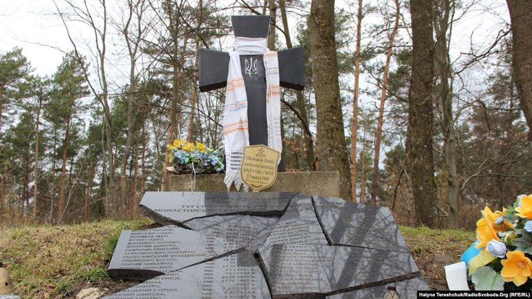 Польща не відновила зруйнований вандалами пам’ятник воїнам УПА на горі Монастир - фото 1