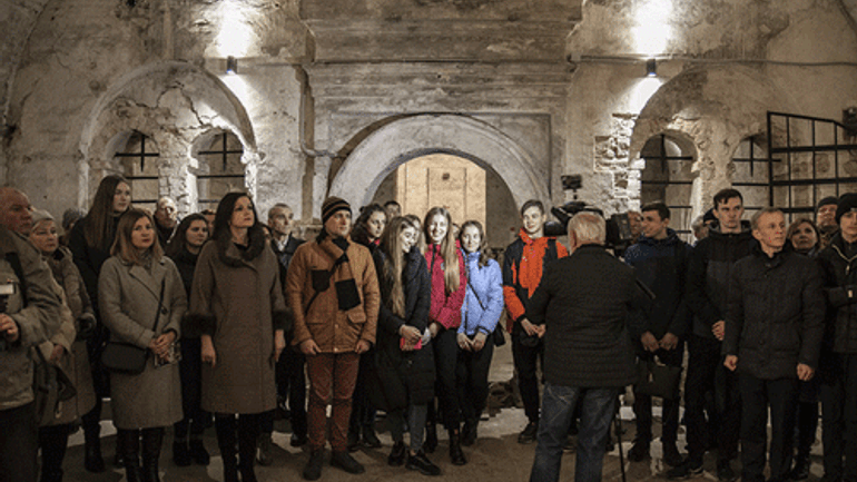 Оновлену експозицію костельного підземелля відкрили для відвідувачів у Луцьку - фото 1