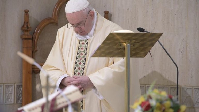 Папа закликав молитися за вчителів, учнів та студентів, які сьогодні працюють в умовах карантину - фото 1