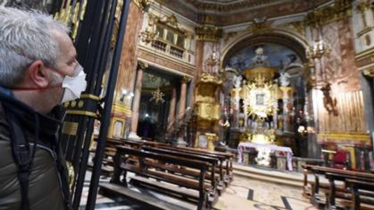 Єпископи Італії виступили проти рішення уряду про подальшу заборону відвідувати Меси - фото 1