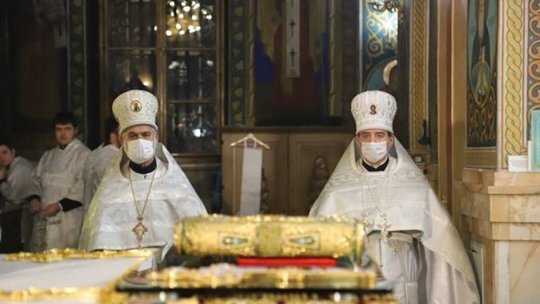 В Москве с коронавирусом госпитализировали известных священников РПЦ - фото 1