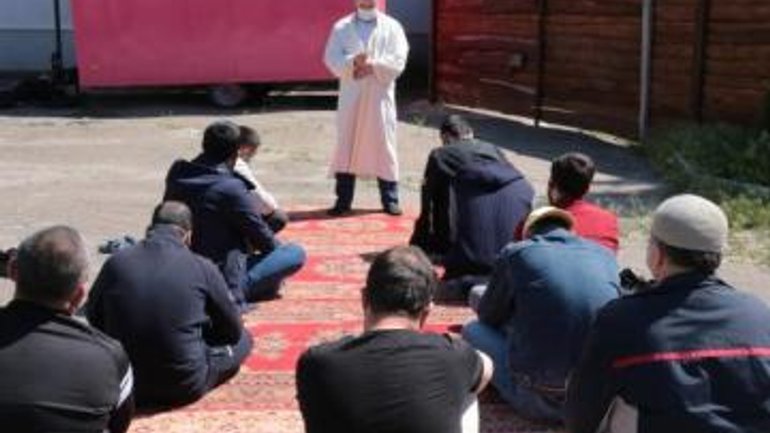 Мусульмане Луганской области помолились о жертвах депортации крымских татар - фото 1
