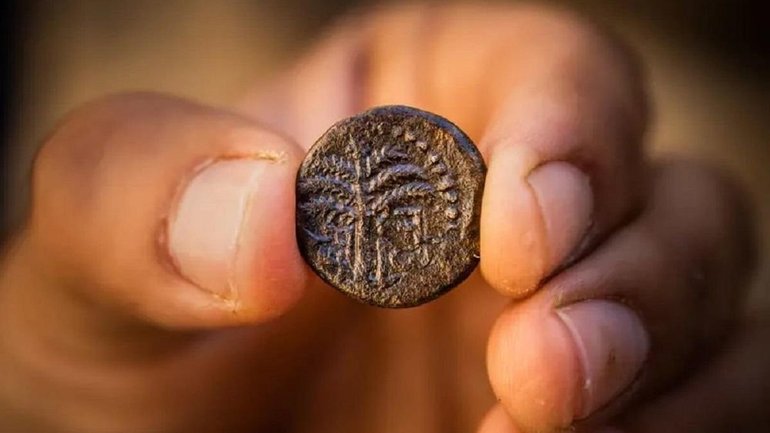 Археологи знайшли унікальну монету, яка символізує повстання юдеїв проти римлян - фото 1