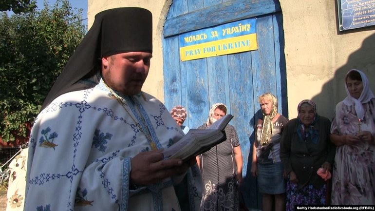 Священник, которого пытали в 2014-м, строит украинскую церковь на Донбассе - фото 1