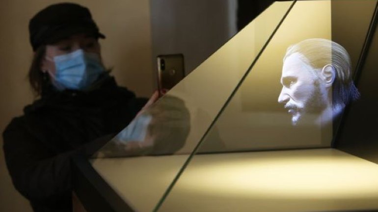 В Софии Киевской показали 3D-голограмму настоящего лица Ярослава Мудрого - фото 1