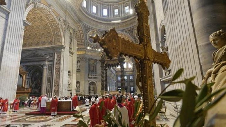 Три канала Общественного вещания покажут Пасхальные Богослужения из Ватикана - фото 1