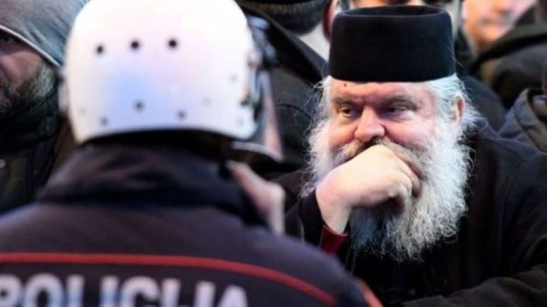 Прихильники європейського курсу Чорногорії протестують проти інтронізації нового митрополита Сербського Патріархату - фото 1