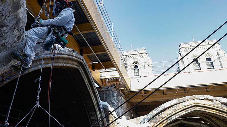 Роботи з реставрації собору Паризької Богоматері почнуть вже цієї зими - фото 1