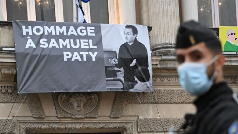 Франція вшанувала пам'ять вчителя, вбитого за карикатуру на Мухаммеда - фото 1
