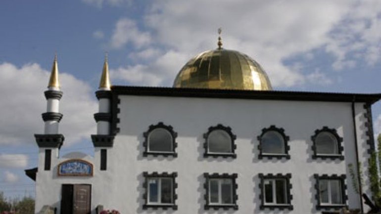 Окупанти обстріляли Соборну мечеть на Донеччині - фото 1