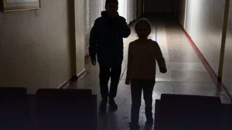 In Kherson, almost 60 children are hiding in the basement of a church - фото 1