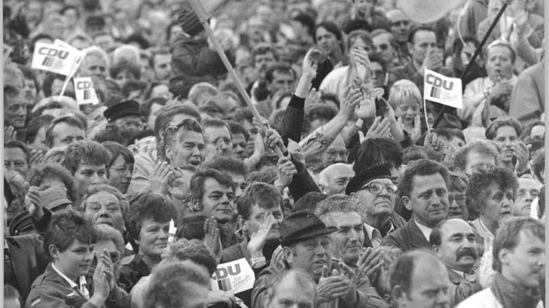 Демонстрація на підтримку християнських демократів перед виборами в Бундестаг Німеччини 1990 року - фото 1