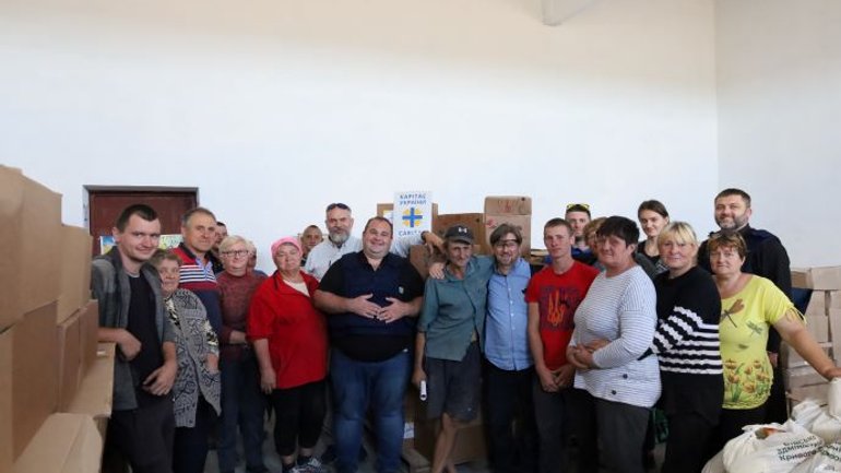 "Caritas" delivers food and water to the de-occupied settlements of Kherson province - фото 1