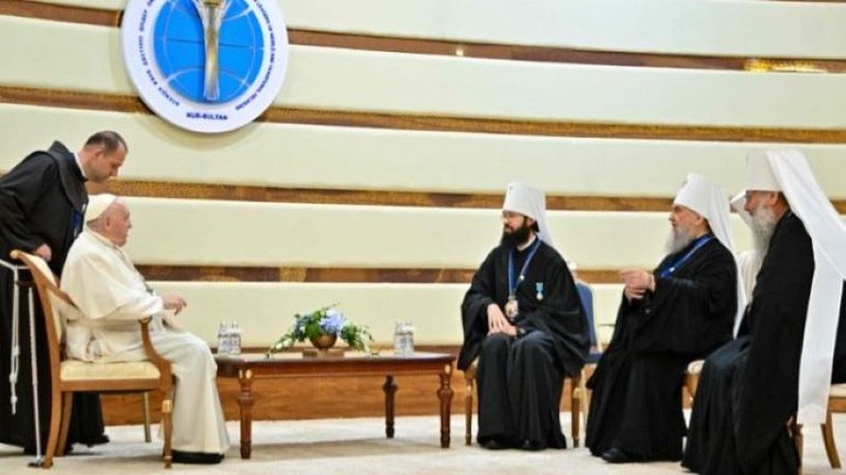 Папа в Казахстані зустрівся з головою відділу зовнішніх церковних відносин РПЦ - фото 1