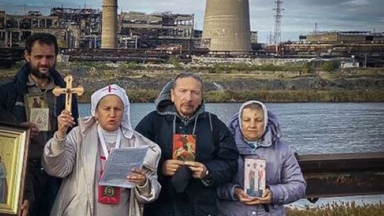 В Мариуполе верующие Моспатриархата провели обряд изгнания демонов «Азовстали» и ВСУ - фото 1