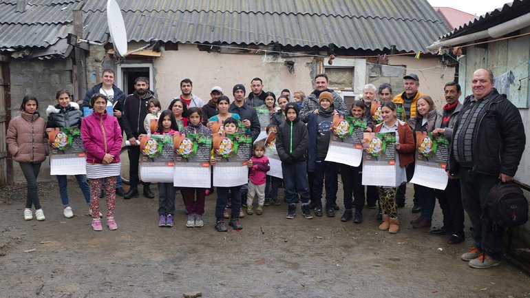 Перекладачі Біблії надали гуманітарну допомогу ромським сім’ям Закарпаття - фото 1