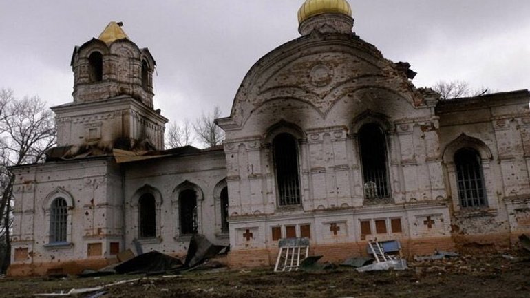 На Чернігівщині у храмі, який окупанти зробили катівнею, тепер звучать молитви - фото 1
