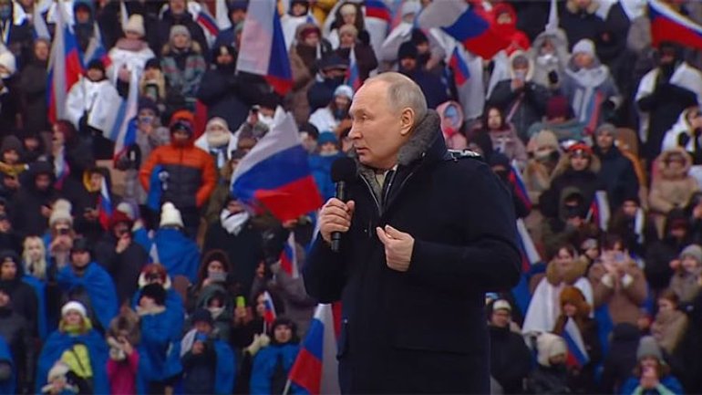 Путін у Лужниках згадав молитву "Отче наш" і перевів розмову на війну - фото 1