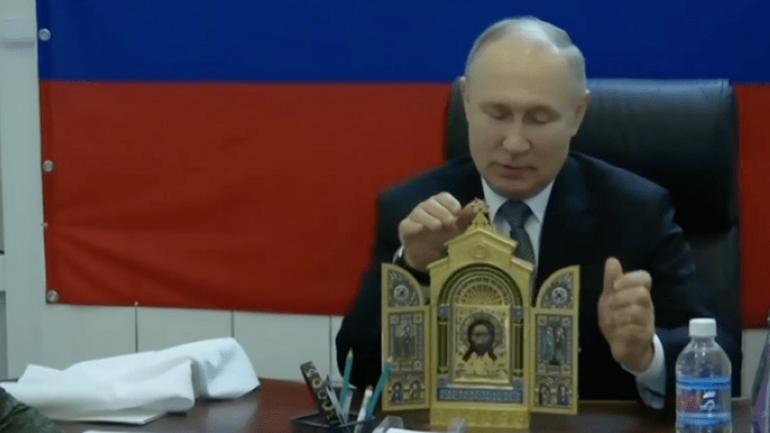 Подарував військовим ікону: Російські пропагандисти кажуть, що Путін відвідав Херсонщину та Луганщину - фото 1