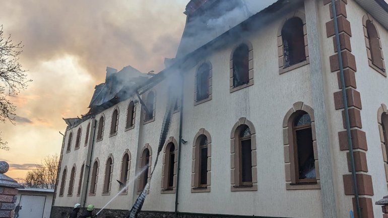 На Буковині чоловік підпалив церкву та магазин - фото 1