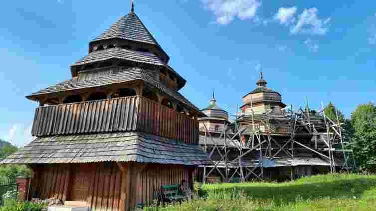 На Львівщині реставрують одну з найдавніших дерев’яних церков з унікальними розписами - фото 1