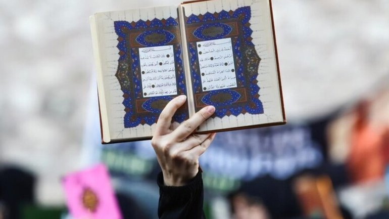 Британія попередила про високу загрозу терактів у Швеції через акції зі спаленням Корану - фото 1