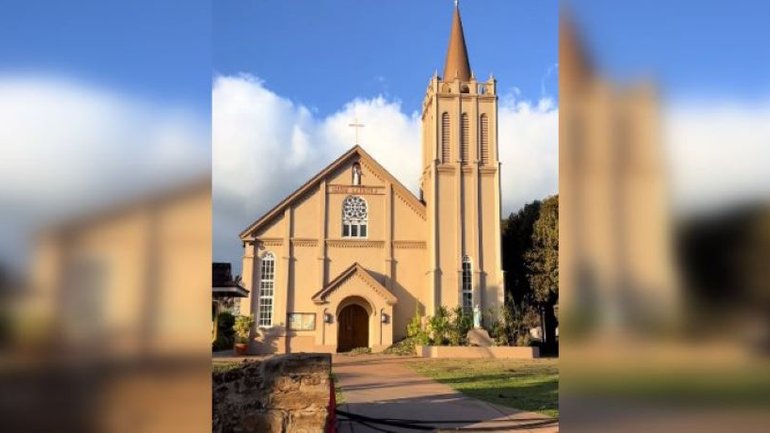 150-річна церква дивом вціліла під час пожеж на Гаваях - фото 1