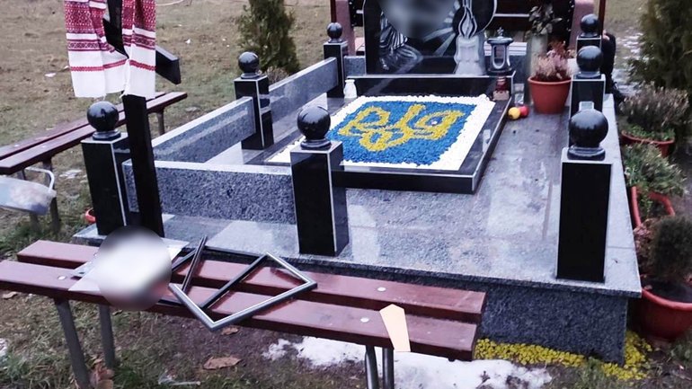 На Вінниччині затримали чоловіка, який вчинив наругу над могилами військовослужбовців - фото 1