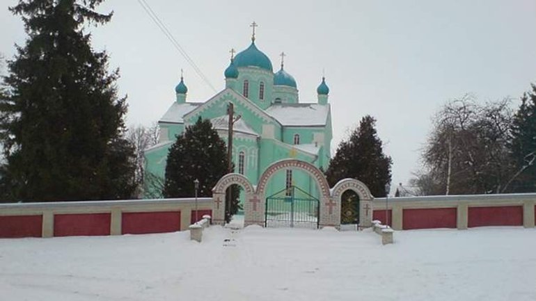 На Тернопільщині парафіяни віддали 100 тис. грн на ЗСУ, які збирали для ремонту храму - фото 1