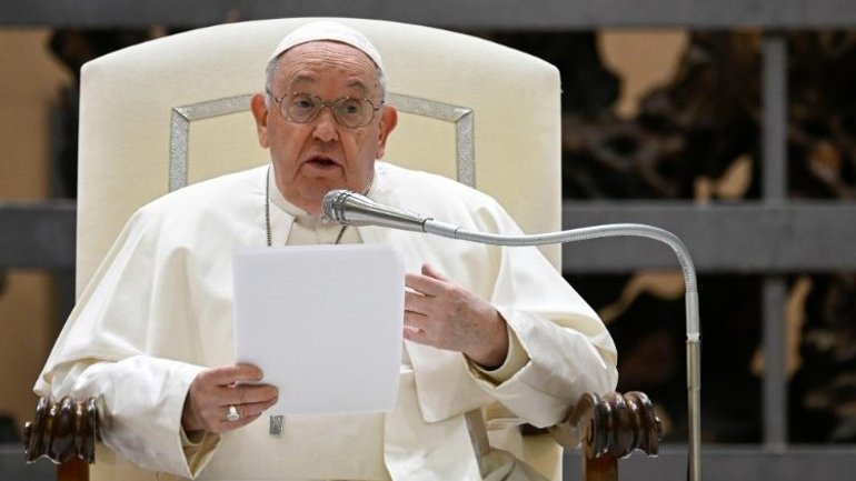 Папа Франциск: Молюся за жертв бомбардувань в Україні - фото 1